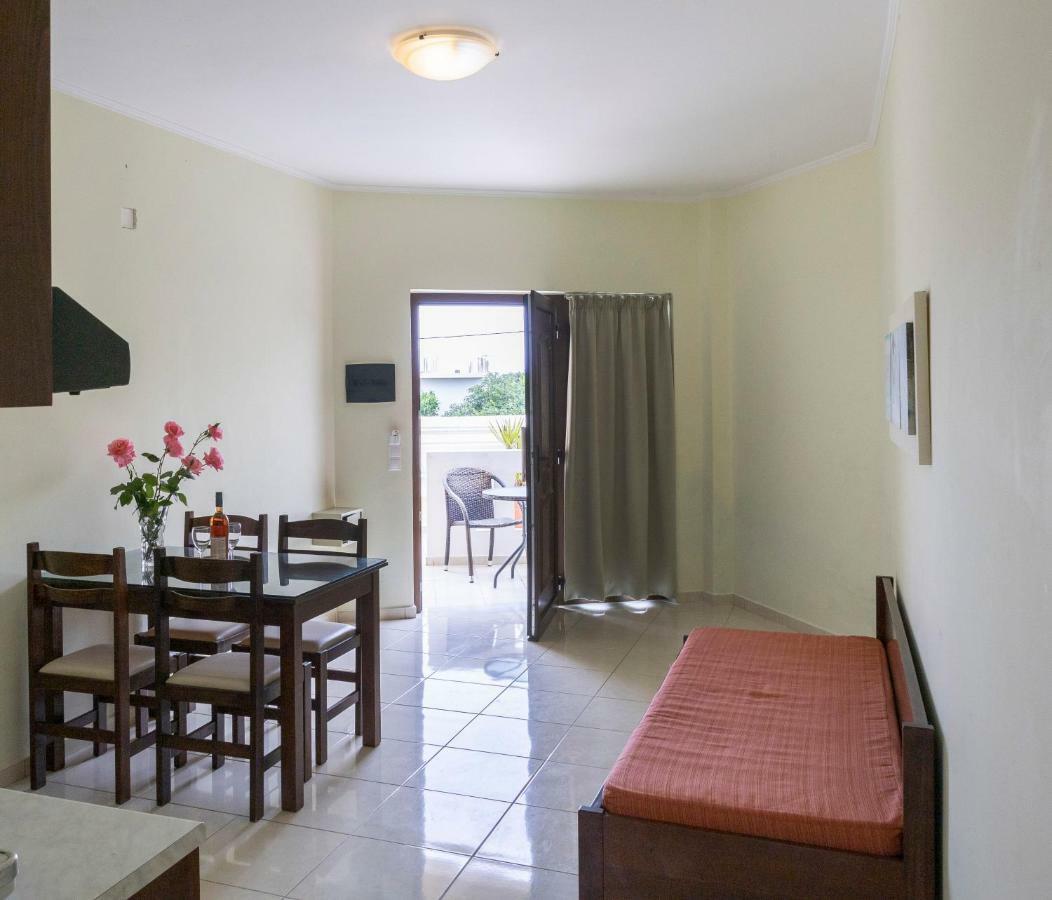 Sandy Suites Каламаки Экстерьер фото