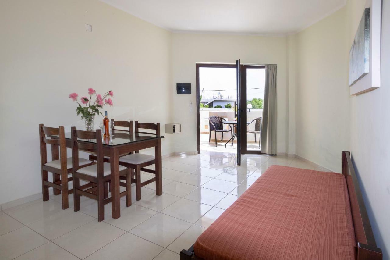 Sandy Suites Каламаки Экстерьер фото